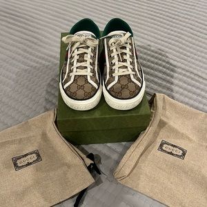 Gucci tennis 1977 low top sneaker size 7 1/2 mint condition…
